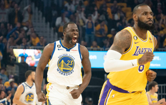 庫里27+8 維金斯24+7+5 詹姆斯25+9 濃眉傷退 勇士121-106湖人