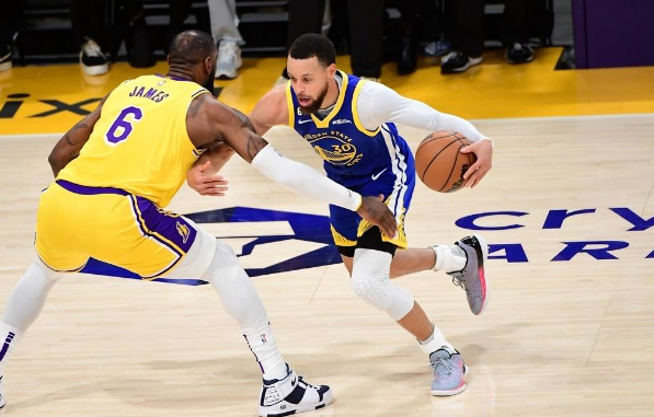湖人122-101勇士以總比分4-2進(jìn)軍西決 詹姆斯30+9+9 濃眉17+20 庫里32分