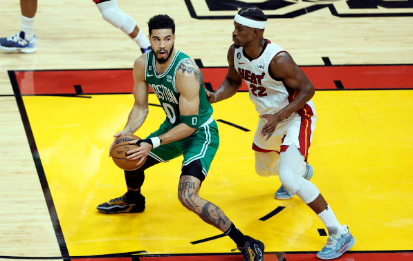 懷特絕殺 塔圖姆31+11+5 巴特勒24+11+8 綠軍104-103險勝熱火進搶七