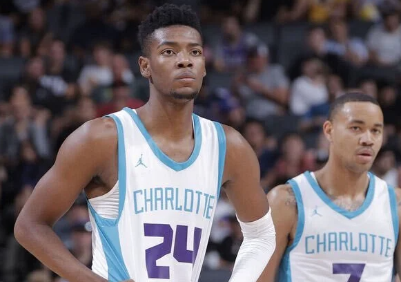 加州賽-基諾內(nèi)斯21分 波杰姆斯基17+5斷 米勒6分 勇士98-83勝黃蜂