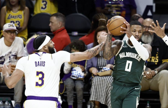 季前賽-利拉德首秀14分 字母哥16+8 濃眉16+7+5 雄鹿108-97力克湖人