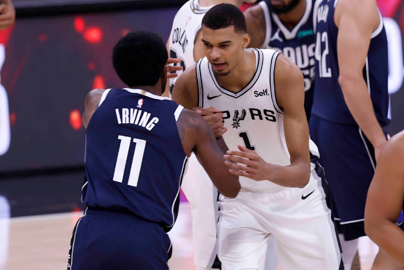 東契奇33+14+10 歐文22+6 文班首秀15+5 獨(dú)行俠126-119力克馬刺