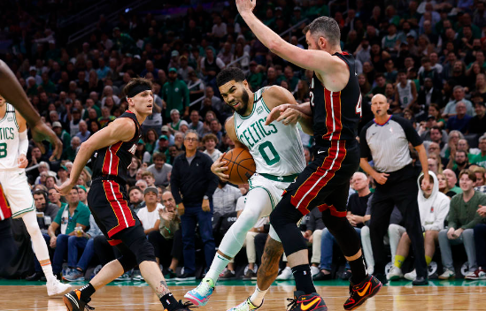 布朗三分殺死比賽 綠軍先發(fā)五虎全部上雙119-111撲滅熱火