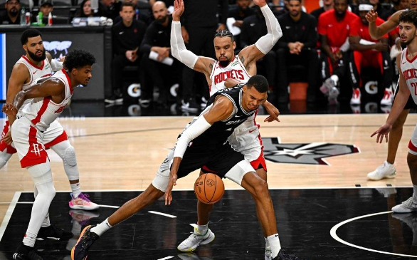 文班21+12&末節絕平拋投 申京25+14+7+6失誤 馬刺加時126-122勝火箭