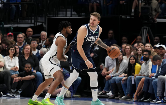 東契奇49+10+7托馬斯30分 歐文17+7獨(dú)行俠125-120險(xiǎn)勝籃網(wǎng) 