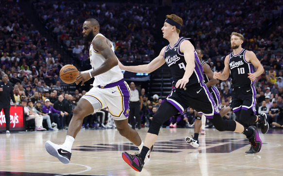 蒙克加時主宰砍11分!?？怂箮?7分!詹眉合砍57分 湖人127-132惜敗國王