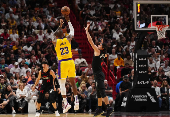 湖人107-108惜敗3人20+的熱火 詹姆斯30分 濃眉傷退 雷迪什錯(cuò)失絕殺