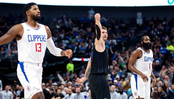 東契奇44+6+6 哈登僅出手6次 喬治12中3 獨(dú)行俠144-126送快船4連敗