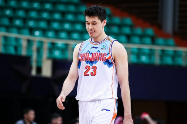 新疆廣匯隊阿不都沙拉木大放異彩助力球隊戰(zhàn)勝深圳新世紀