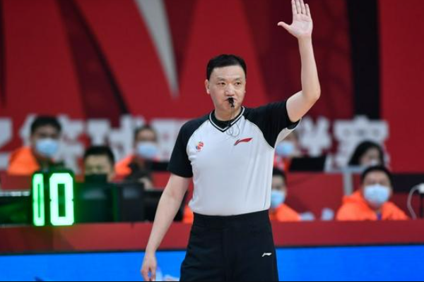 如何評(píng)價(jià)CBA裁判的業(yè)務(wù)水平？