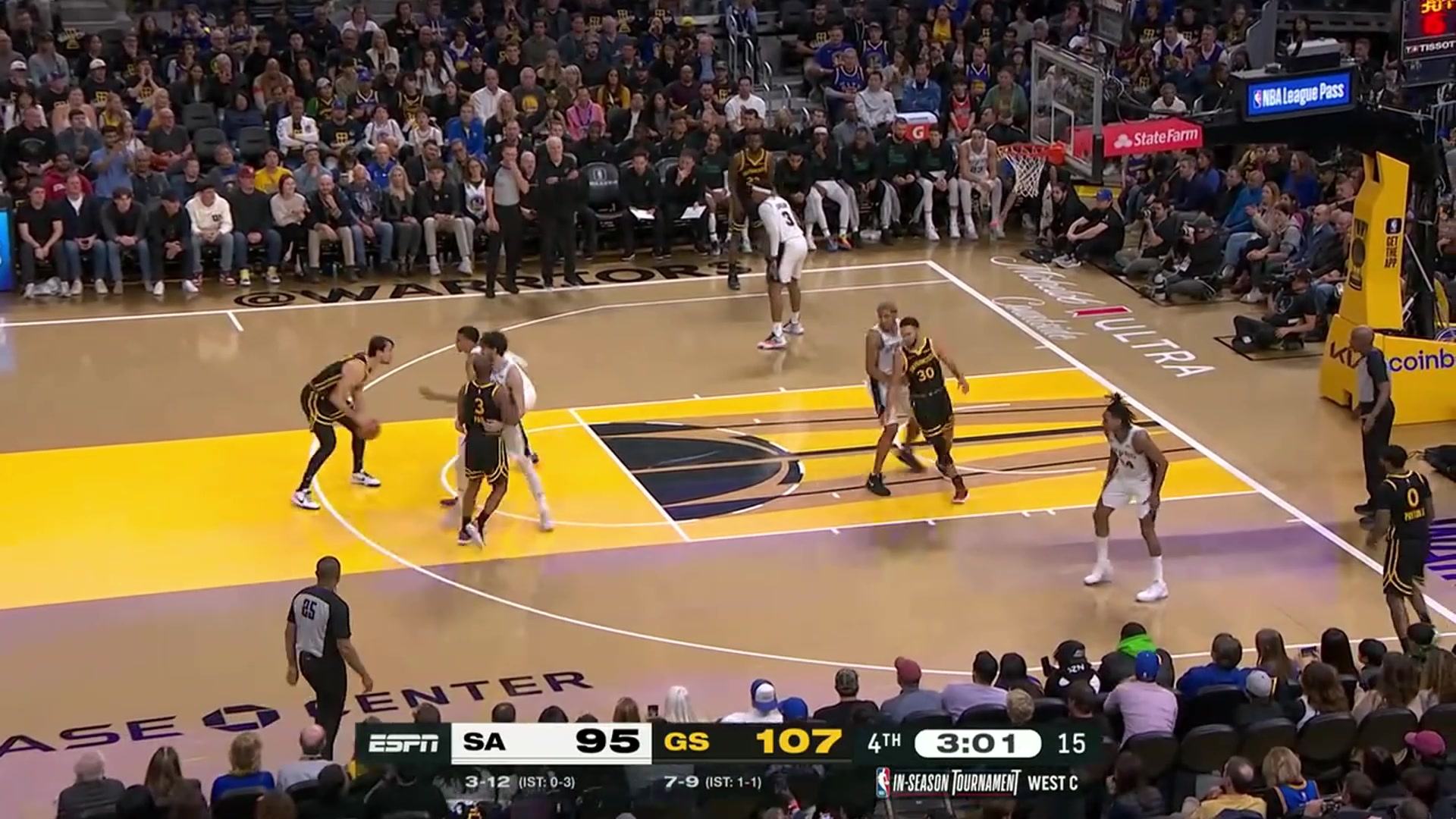 笑死！庫(kù)里軍訓(xùn)文班，結(jié)果到籃下不敢出手！