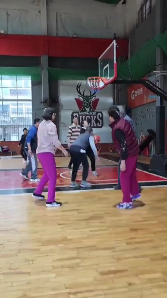 大爺大媽局 這配合全是細(xì)節(jié)啊