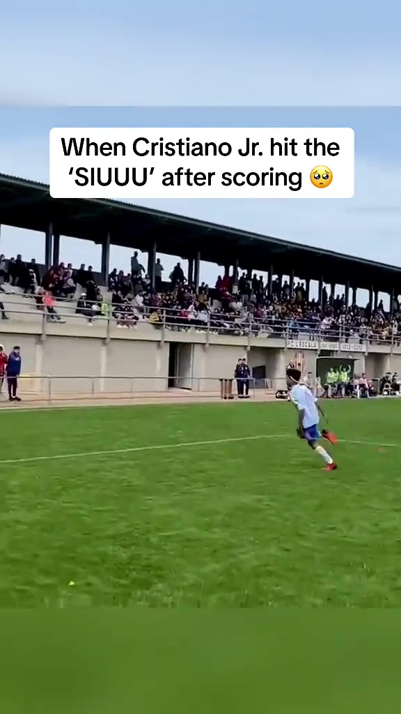 標(biāo)準(zhǔn)嗎？迷你羅進(jìn)球后做出父親標(biāo)志性慶祝動(dòng)作