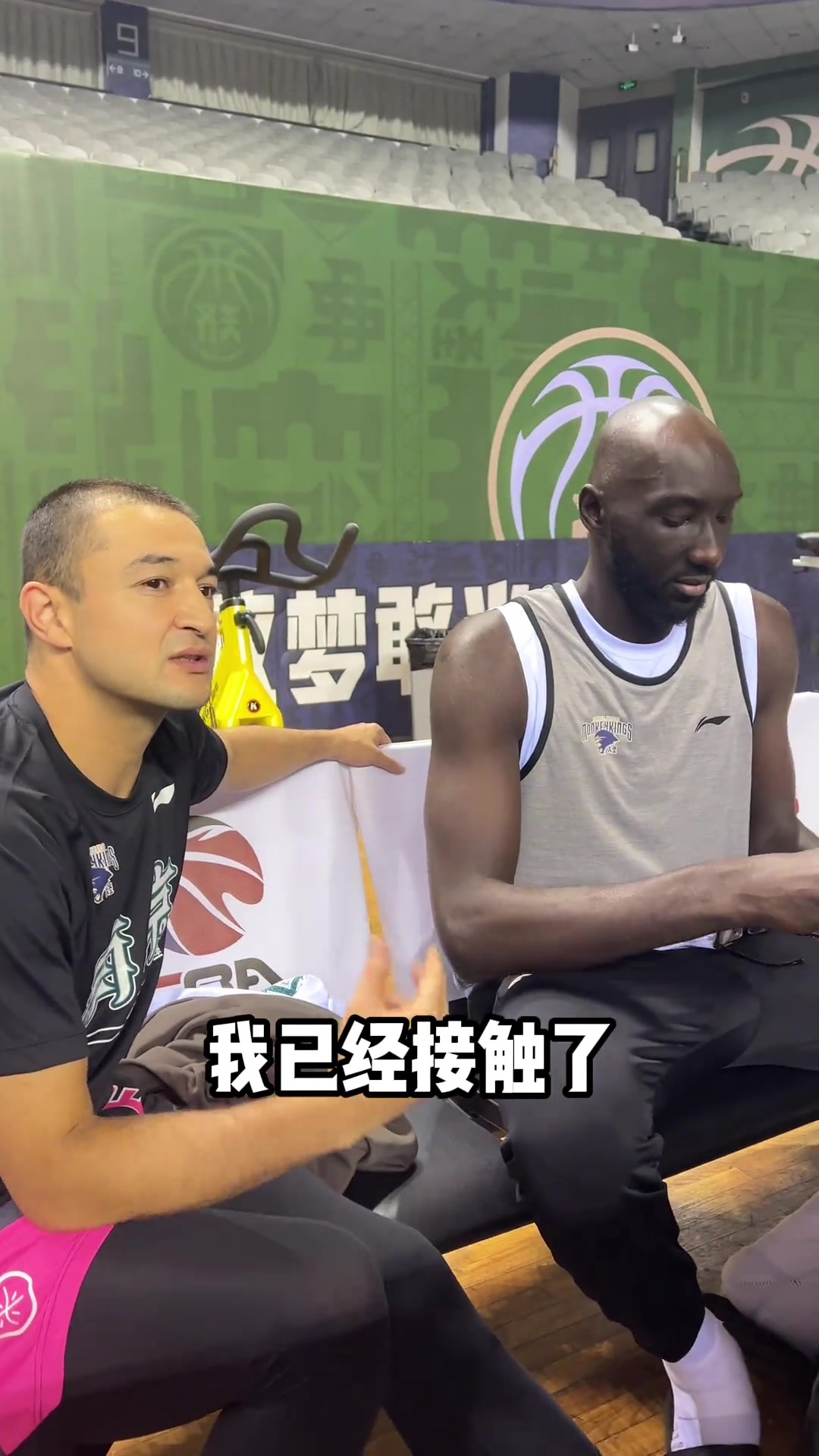 當(dāng)法爾喝到西熱力江自制的功能運(yùn)動員飲料 是什么反應(yīng)？