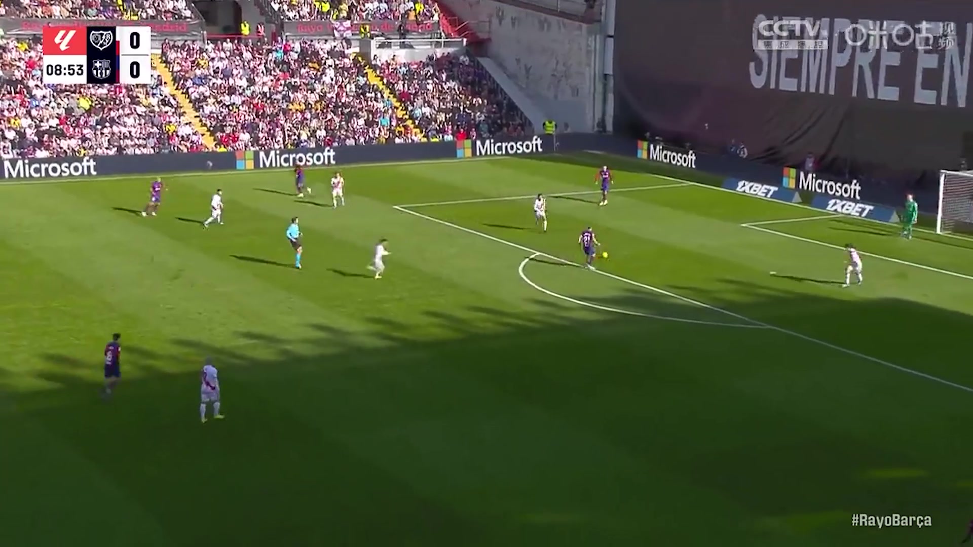 德容禁區(qū)前沿被搶斷，奧斯卡推射被佩尼亞撲出