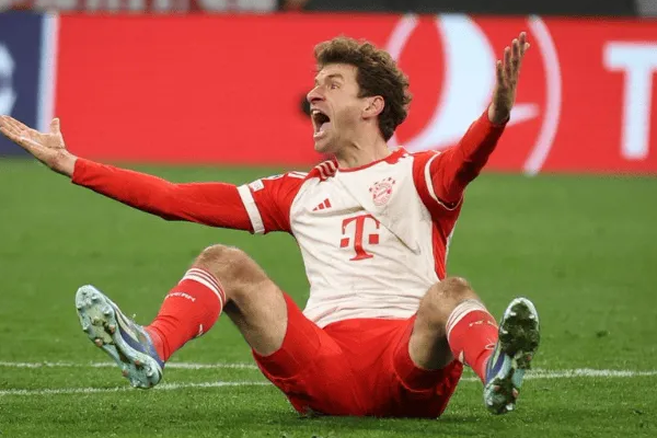 穆勒吐槽VAR怪異手球規(guī)則！拜仁遺憾與哥本哈根戰(zhàn)平