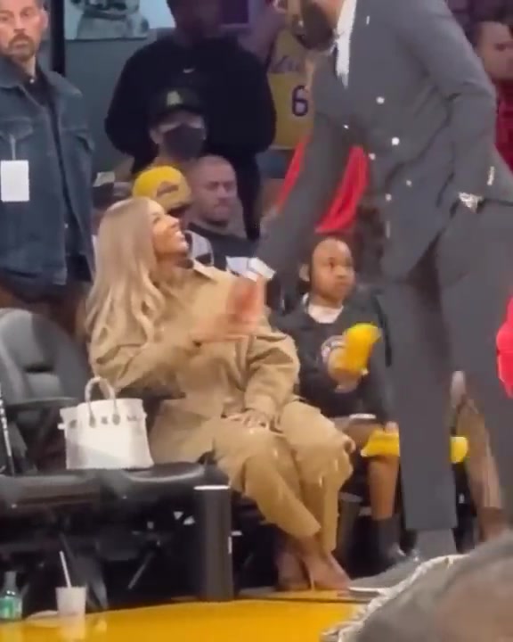 老詹：多大年紀(jì)啊，害不害臊~