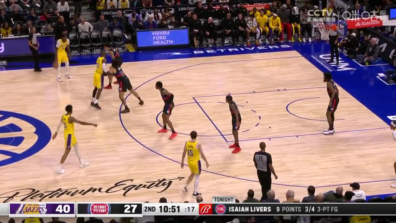 年輕人也不過(guò)如此嘛！39歲的詹姆斯一步過(guò)掉海耶斯重扣得分