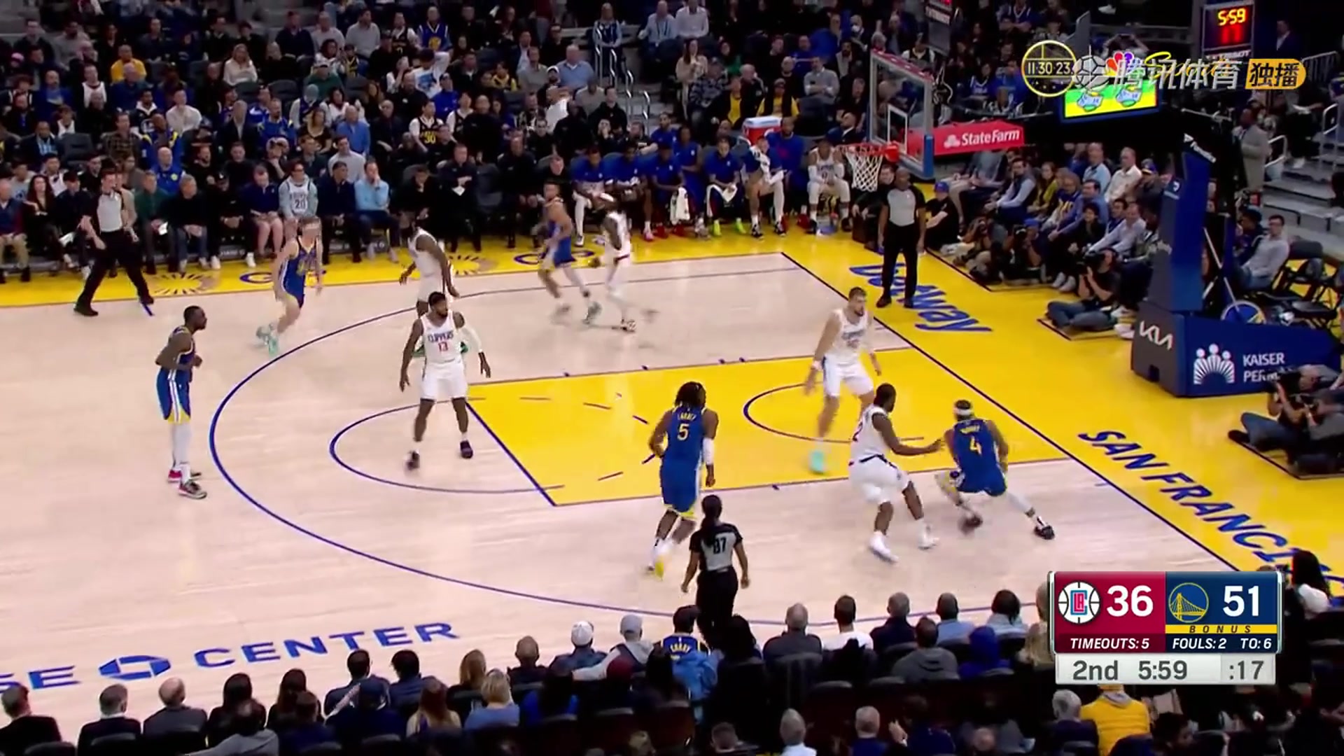 今天科爾該多給你點(diǎn)機(jī)會(huì)了吧？穆迪打得非常硬，連續(xù)沖擊快船內(nèi)線