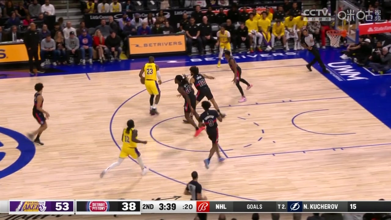 好家伙，39歲的詹姆斯還能有這樣的小滯空