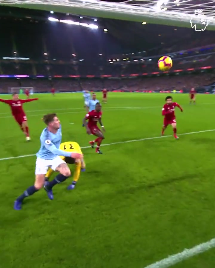 18/19賽季斯通斯對(duì)利物浦上演極限解圍 曼城最終1分力壓紅軍奪冠