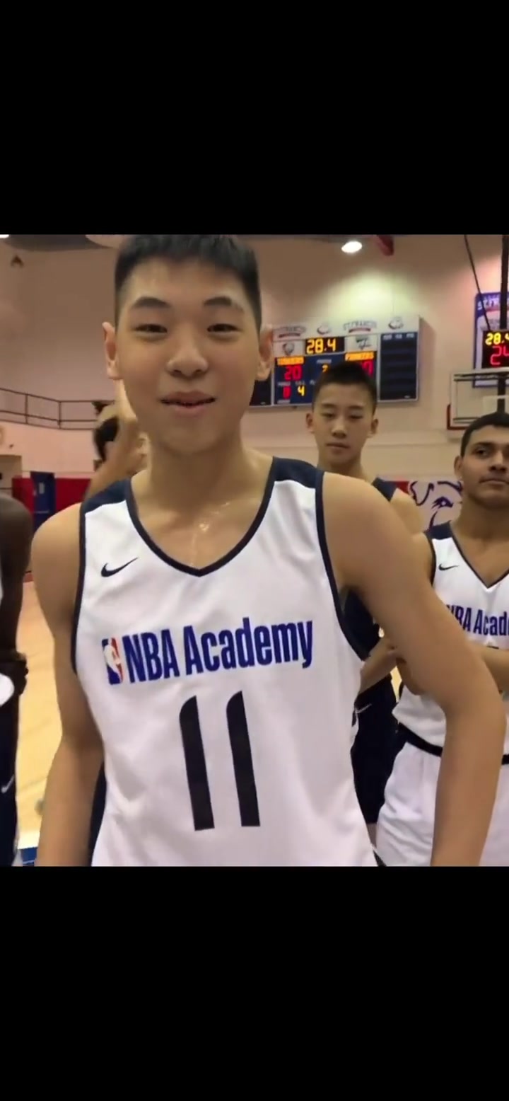 15歲的崔永熙參加美國訓(xùn)練營！將每個伙伴的名字用英語讀一遍