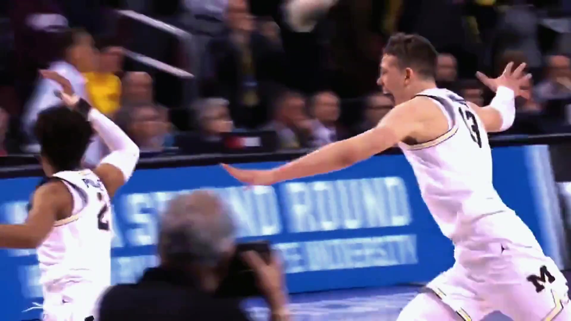 一球成名！普爾劈叉三分壓哨絕殺休斯頓