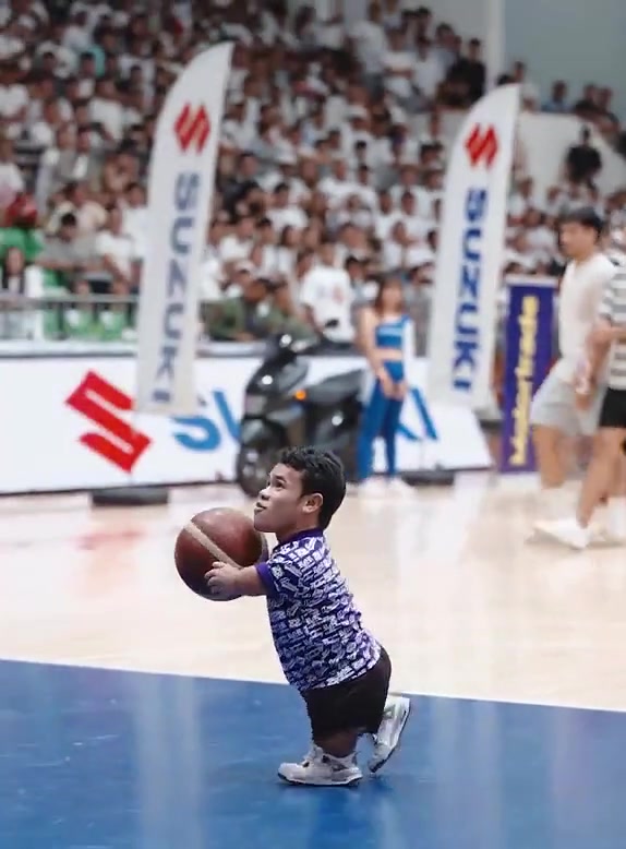 這個籃筐怕是有點高哦！