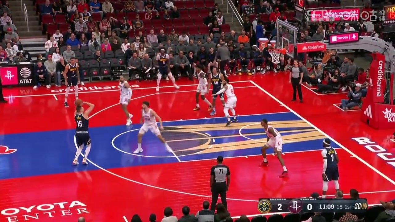 約老師連續(xù)兩次假動作，申京都不為所動，第三次出手命中三分！