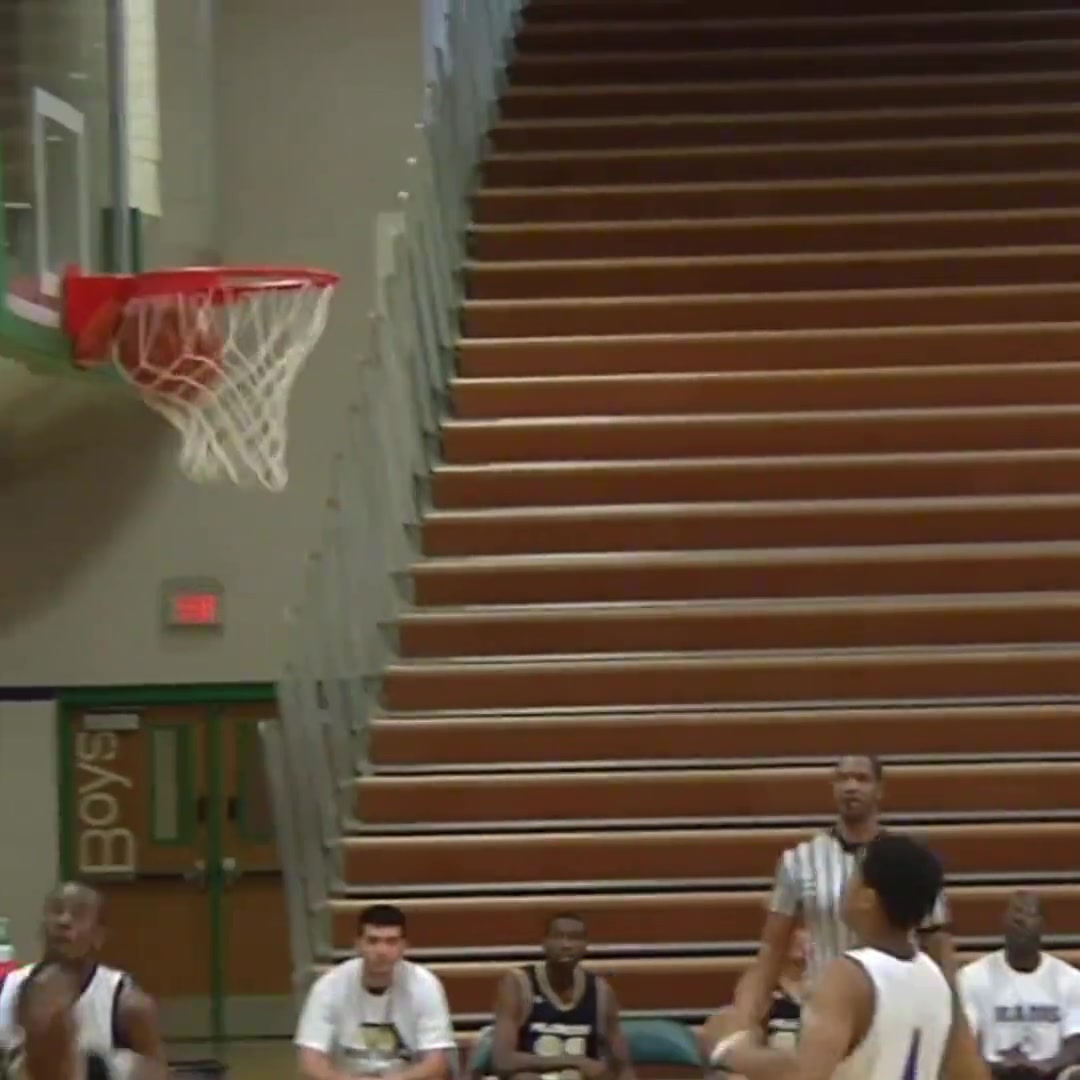 打比賽時遇到這樣的快攻選手應(yīng)該怎么防