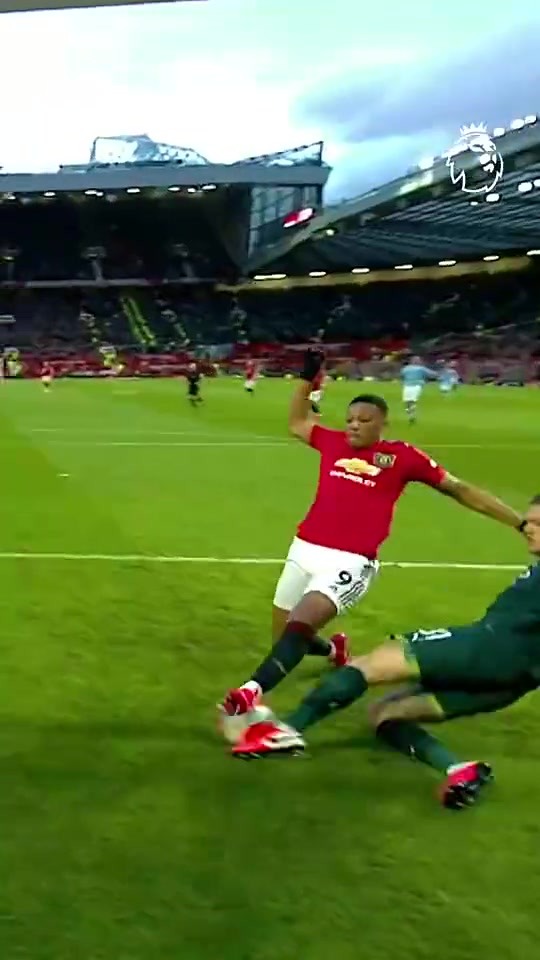 埃德森這一套動(dòng)作得虧是沒遇上本澤馬啊