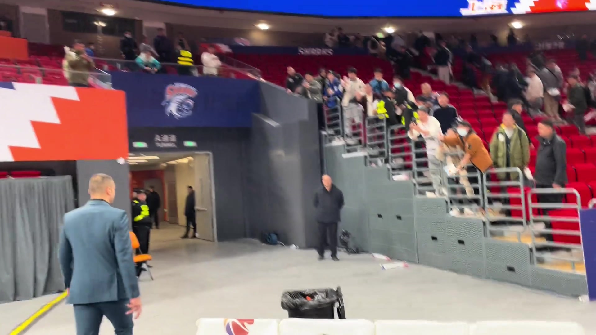 球迷大喊：換掉小外援！西熱力江：你來當(dāng)教練？