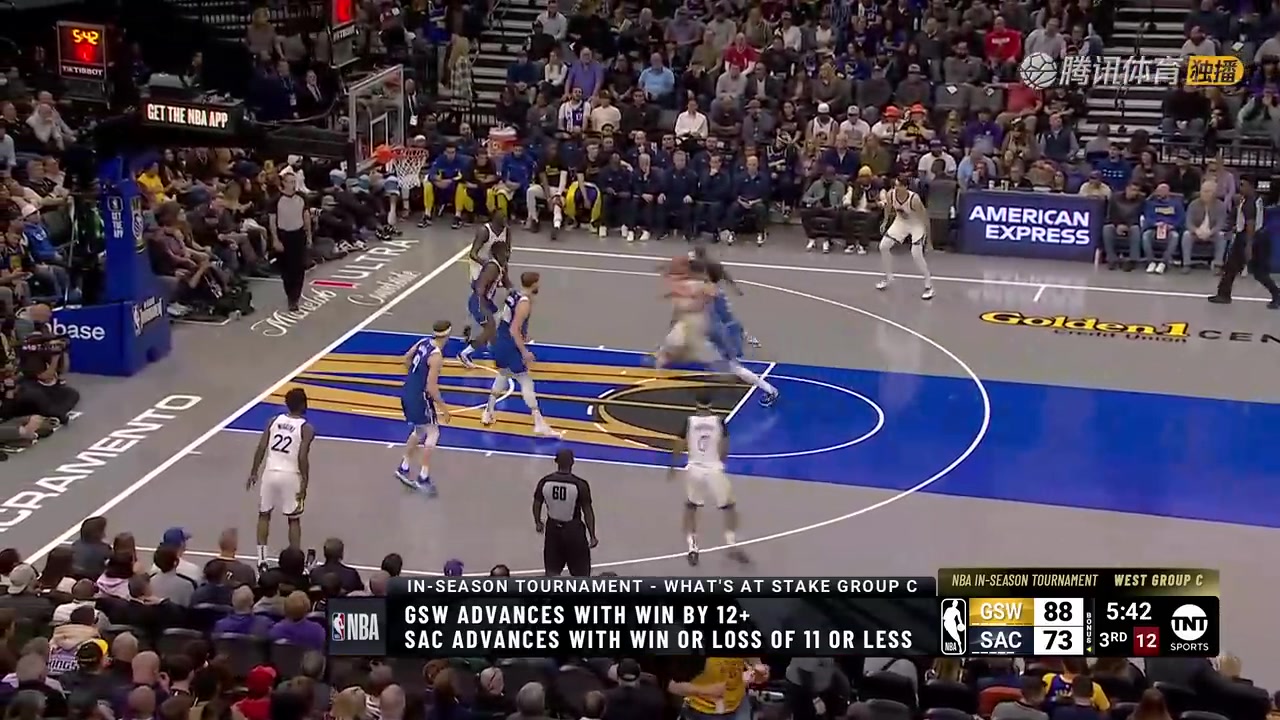 真強啊，多人合圍也攔不??！庫里持球殺入籃下以一敵四上籃打2+1