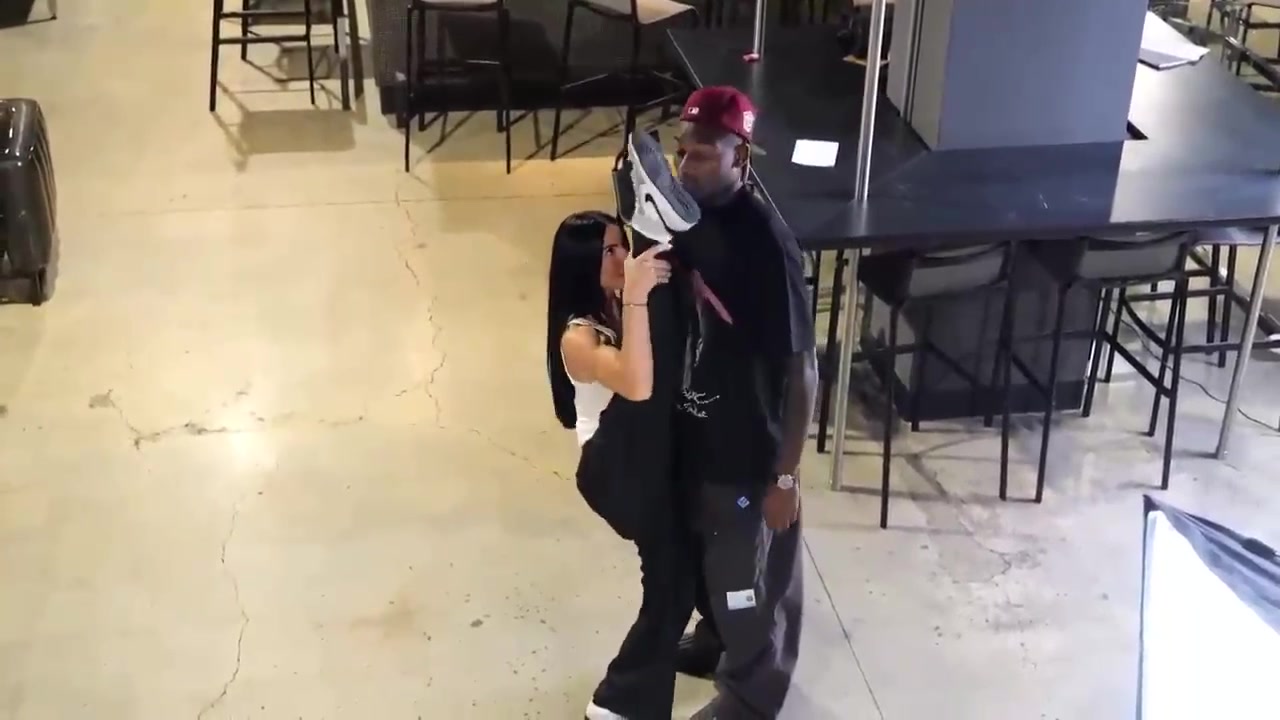 頂不住??！女舞者這誘惑動(dòng)作直接把萊奧嚇跑