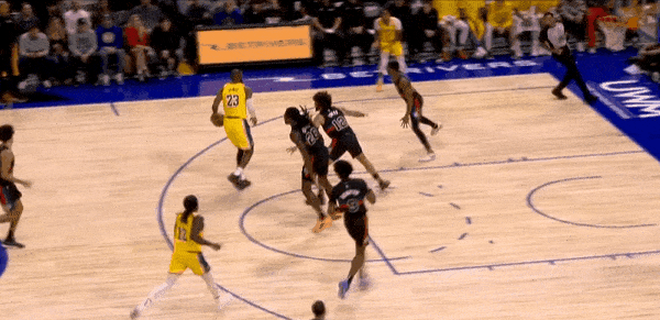 詹姆斯滯空折疊暴扣領(lǐng)銜湖人力克活塞