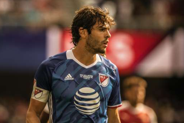 卡卡多少歲退役的?