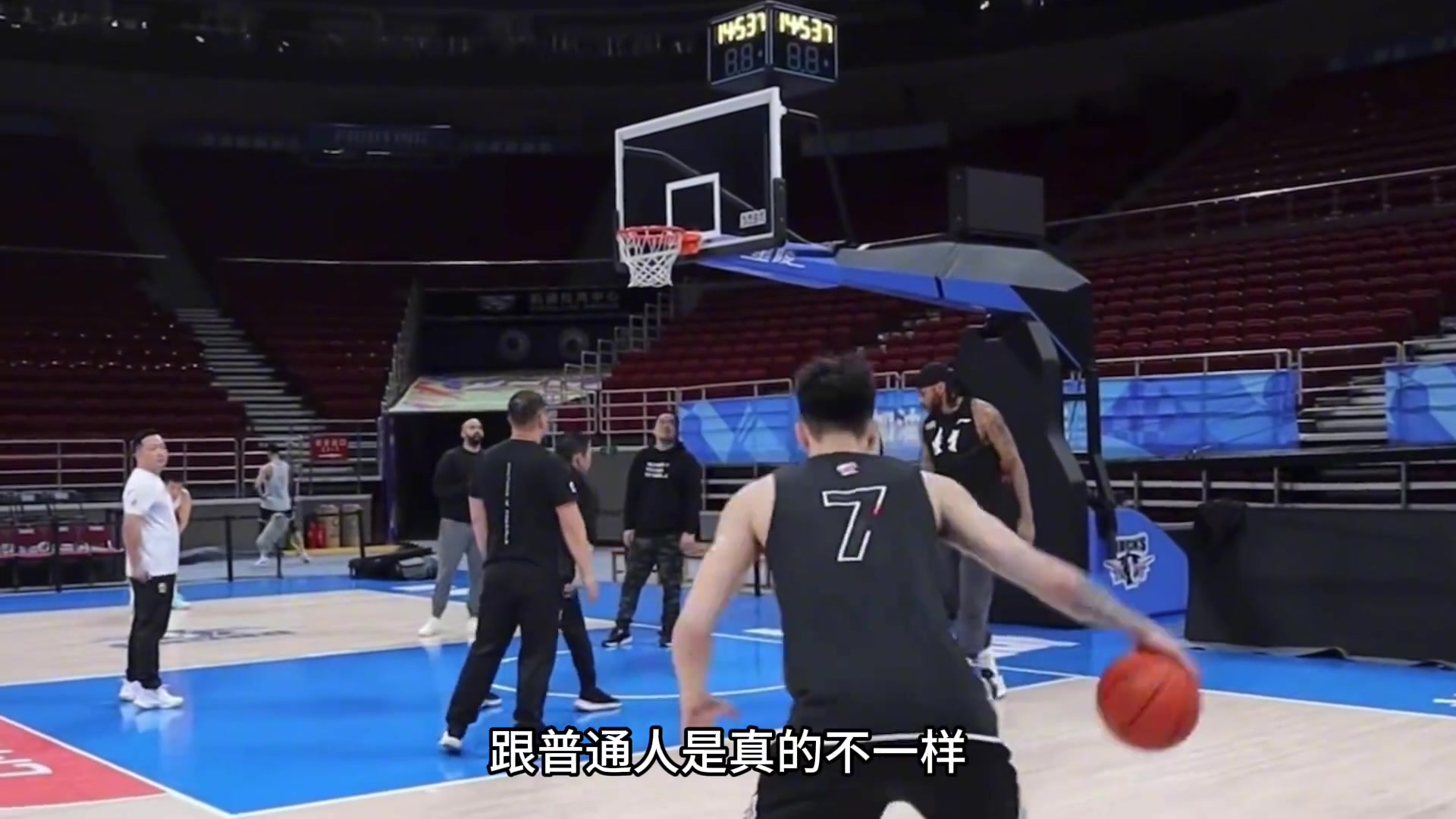 看完張公子的童年，也許就清楚有錢人的打球方式是什么了