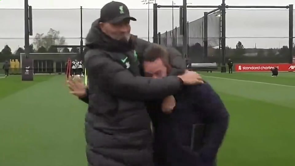 驚！渣叔不滿大中午開球“鎖頭”記者