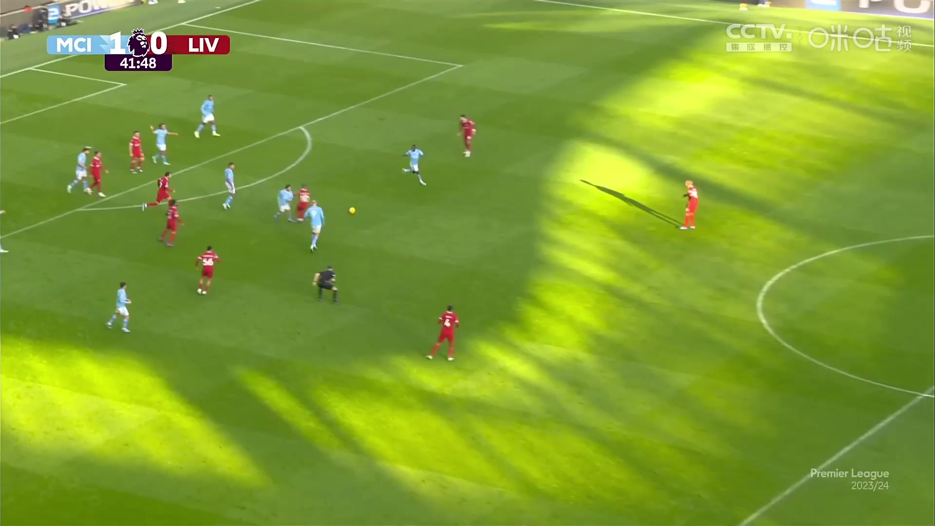 B席華麗轉(zhuǎn)身過人！詹俊猛夸：總比別人快0.1秒