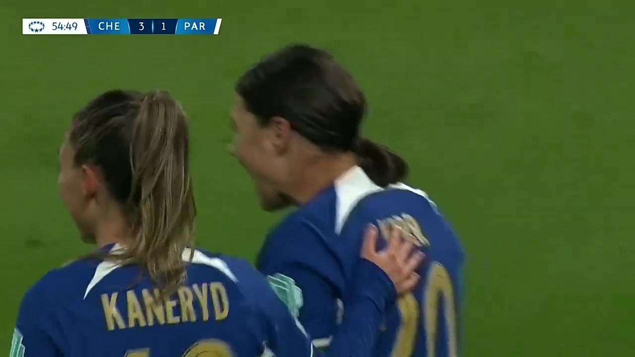 女版德羅巴？切爾西女足門將連線前鋒禁區(qū)前精彩吊射