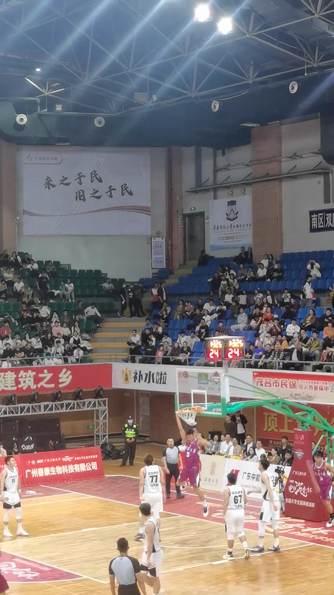 暴力！清華大學(xué)淡厚然比賽中扣碎籃板