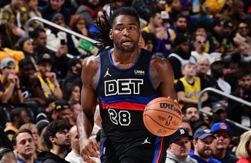 斯圖爾特和坎寧安出色發(fā)揮助湖人半場領(lǐng)先活塞