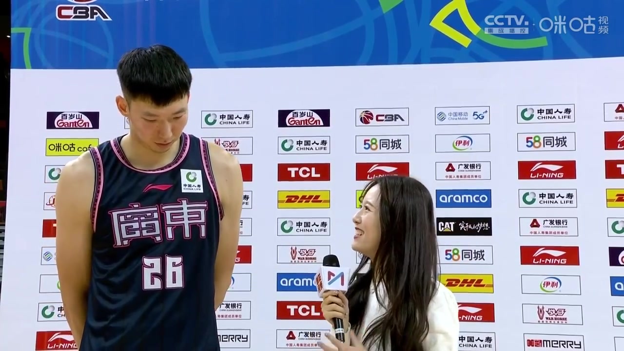 和徐杰單挑誰會(huì)贏？周琦笑答：哼，肯定是我贏啊，他這么矮，還用問嗎？